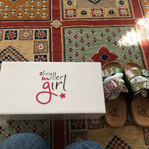 New Olivia Miller Girl Sandals - Picture 3 of 4